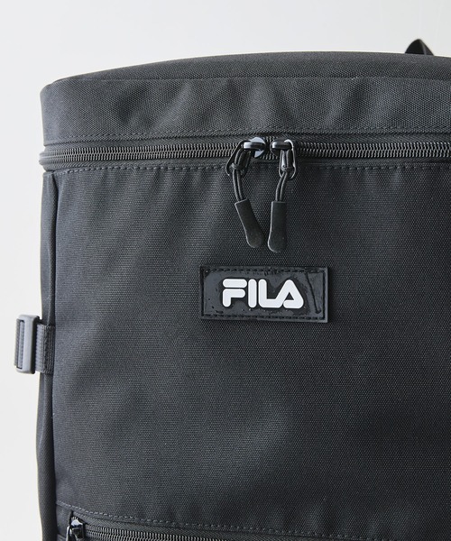 FILA(フィラ)の「【FILA/フィラ】【通勤・通学などデイリー使いに◎ 20L A4サイズ対応】スクエアデイパック PCポケット 部活 韓国ファッション ストリート(バックパック/リュック・メンズ・ブラック/レッド・FREE)」の3枚目の写真