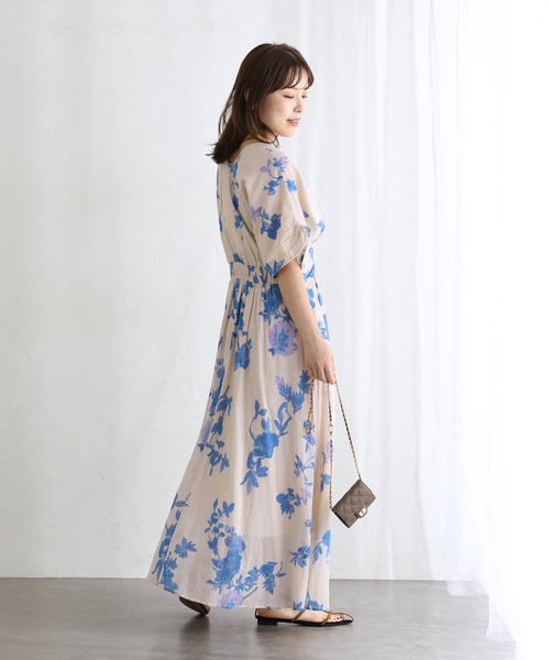 La TOTALITE(ラトータリテ)の「【洗える】ne Quittez pas/ヌキテパ 別注ローズプリントドレス(ワンピース・レディース・ブルー系その他/アイボリー/グリーン・38/36)」の6枚目の写真