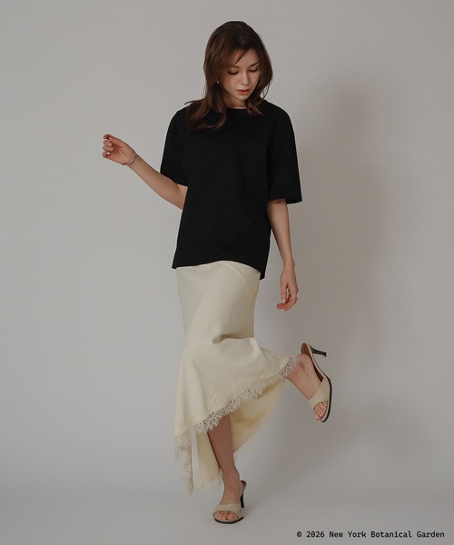 KINO THE KEI(キノザケイ)の「NYBG ストレリチア バックプリント TEE KINO THE KEI(Tシャツ/カットソー・レディース・ブラック/ライトベージュ/ホワイト・フリー)」の4枚目の写真