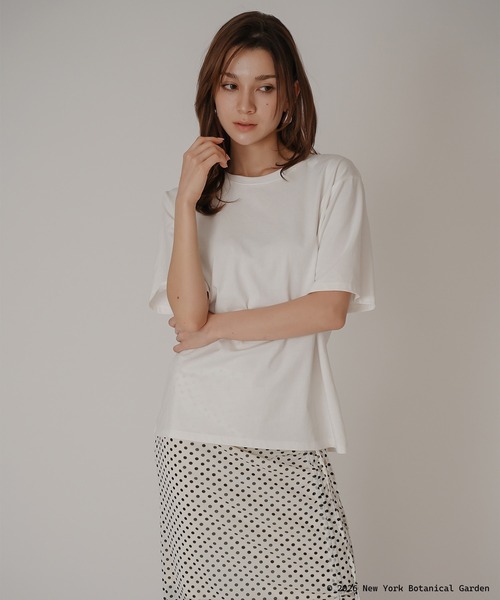 KINO THE KEI(キノザケイ)の「NYBG ストレリチア バックプリント TEE KINO THE KEI(Tシャツ/カットソー・レディース・ブラック/ライトベージュ/ホワイト・フリー)」の9枚目の写真