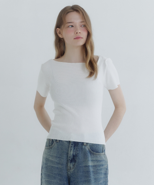 MICANE(ミケーネ)の「ミエルフォールドオーバーネックラインスリムニット(ニット/セーター・レディース・ブラック/スカイブルー/アイボリー・MEDIUM/SMALL/LARGE/X-LARGE)」の4枚目の写真