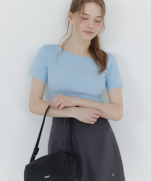 MICANE(ミケーネ)の「ミエルフォールドオーバーネックラインスリムニット(ニット/セーター・レディース・ブラック/スカイブルー/アイボリー・MEDIUM/SMALL/LARGE/X-LARGE)」の7枚目の写真