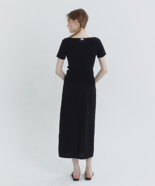 MICANE(ミケーネ)の「ミエルフォールドオーバーネックラインスリムニット(ニット/セーター・レディース・ブラック/スカイブルー/アイボリー・MEDIUM/SMALL/LARGE/X-LARGE)」の14枚目の写真