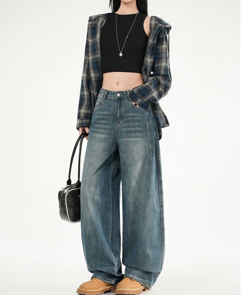ADDITION STORE（アディションストア）の「ウォッシュ加工 ワイドデニムパンツ（デニムパンツ・レディース・ネイビー・SMALL/MEDIUM/LARGE）」の2枚目の写真