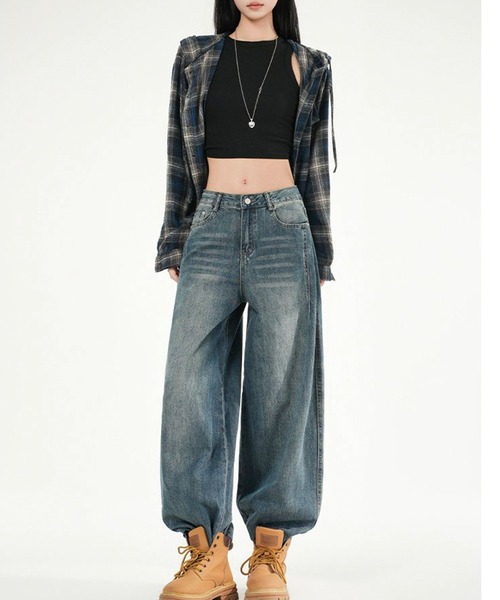 ADDITION STORE（アディションストア）の「ウォッシュ加工 ワイドデニムパンツ（デニムパンツ・レディース・ネイビー・SMALL/MEDIUM/LARGE）」の4枚目の写真
