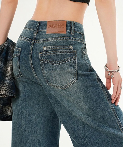 ADDITION STORE（アディションストア）の「ウォッシュ加工 ワイドデニムパンツ（デニムパンツ・レディース・ネイビー・SMALL/MEDIUM/LARGE）」の5枚目の写真