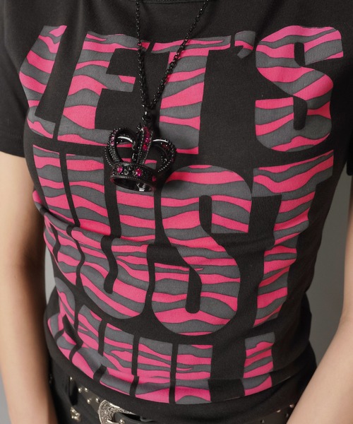 SPINNS(スピンズ)の「ホルターネック半袖カットソー/ピンクゼブラロゴ/平成ギャル(Tシャツ/カットソー・レディース・オフホワイト/ブラック・ONESIZE)」の14枚目の写真