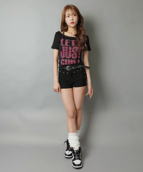 SPINNS(スピンズ)の「ホルターネック半袖カットソー/ピンクゼブラロゴ/平成ギャル(Tシャツ/カットソー・レディース・オフホワイト/ブラック・ONESIZE)」の19枚目の写真
