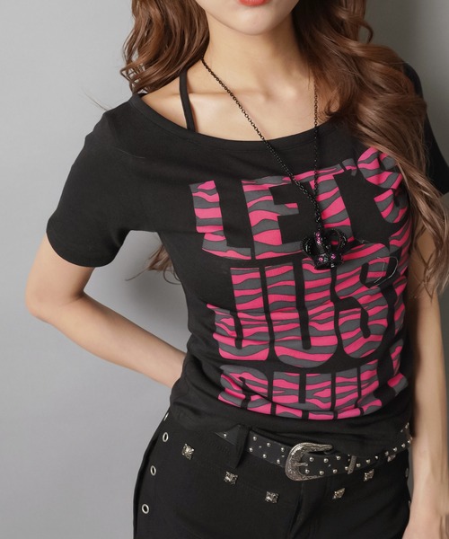 SPINNS(スピンズ)の「ホルターネック半袖カットソー/ピンクゼブラロゴ/平成ギャル(Tシャツ/カットソー・レディース・オフホワイト/ブラック・ONESIZE)」の11枚目の写真