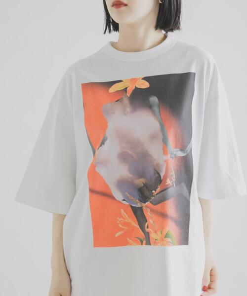 THE GOODLAND MARKET(ザグッドランドマーケット)の「ザ グッドランド マーケット BIG GRAPHIC TEE(Tシャツ/カットソー・メンズ・ブルー/オレンジ・2/1)」の1枚目の写真