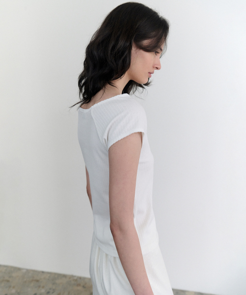 ANDNEEDS(アンドニーズ)の「Pebble lace scoop tee (white)(Tシャツ/カットソー・レディース・その他・FREE)」の4枚目の写真