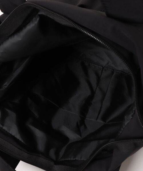 AIONE(アイオネ)の「サイドポケット付きショルダーバッグ(ショルダーバッグ・レディース・ブラック/ベージュ/ネイビー・FREE)」の5枚目の写真