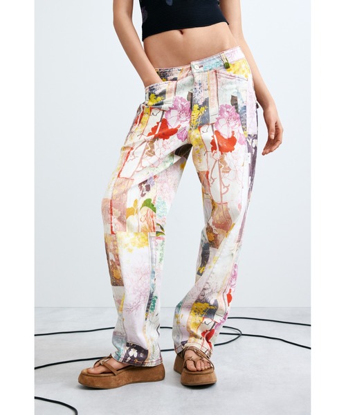 Desigual(デシグアル)の「オールオーバープリントデニムパンツ【2026-2027年秋冬新作】(デニムパンツ・レディース・マルチ・34/36/38/40/42)」の3枚目の写真