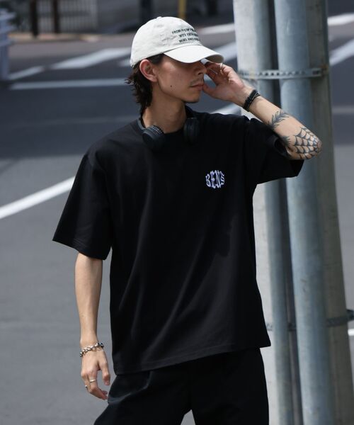 BEN DAVIS(ベンデイビス)の「【BEN DAVIS(ベンデイビス)】 OLD CIRCLE TEE / Tシャツ 半袖 クルーネック 刺繍 ワンポイント ユニセックス オーバーサイズ(Tシャツ/カットソー・メンズ・ホワイト/ネイビー/ブラック・X-LARGE/MEDIUM/LARGE)」の5枚目の写真