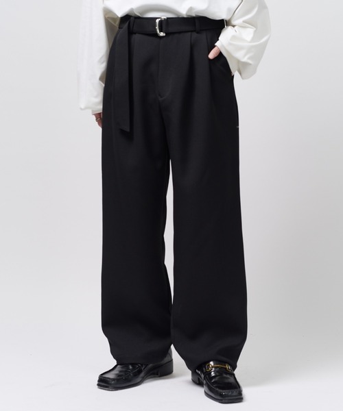 Lui's（ルイス）の「ベルテッドダブルクロス2タックパンツ（スラックス・メンズ・チャコールグレー/ブラック・S/M）」の2枚目の写真