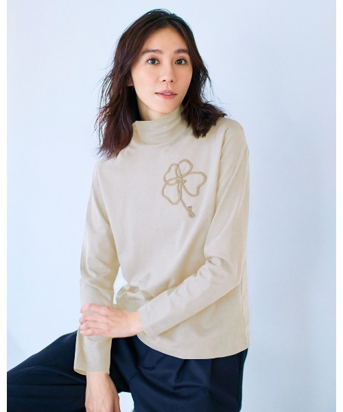 DoCLASSE( ドゥクラッセ)の「超長綿ハイネック/コード刺繍(Tシャツ/カットソー・レディース・ライトグレー/ネイビー/オフホワイト/グレイッシュブルー/コーラル・LL/3L/S/M/L)」の2枚目の写真