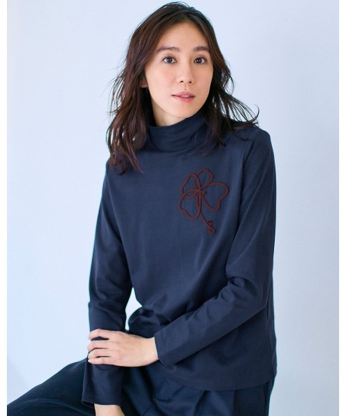 DoCLASSE( ドゥクラッセ)の「超長綿ハイネック/コード刺繍(Tシャツ/カットソー・レディース・ライトグレー/ネイビー/オフホワイト/グレイッシュブルー/コーラル・LL/3L/S/M/L)」の19枚目の写真