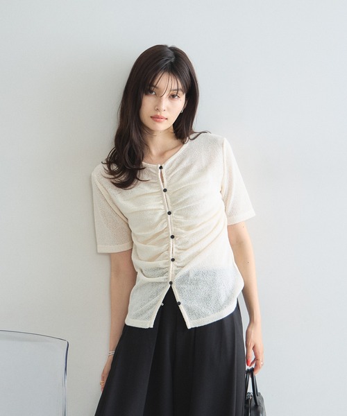 &. NOSTALGIA(アンドドットノスタルジア)の「ギャザー半袖ニットソー(Tシャツ/カットソー・レディース・ブラック/アイボリー・FREE)」の4枚目の写真