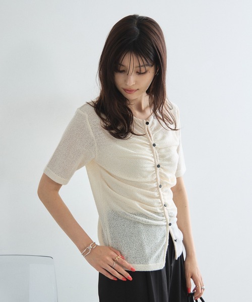 &. NOSTALGIA(アンドドットノスタルジア)の「ギャザー半袖ニットソー(Tシャツ/カットソー・レディース・ブラック/アイボリー・FREE)」の6枚目の写真