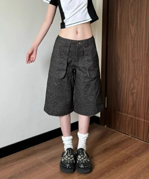 ViViDAY（ビビデー）の「レオパード柄デニムハーフパンツ（デニムパンツ・レディース・ダークブラウン・S/M/L）」の5枚目の写真