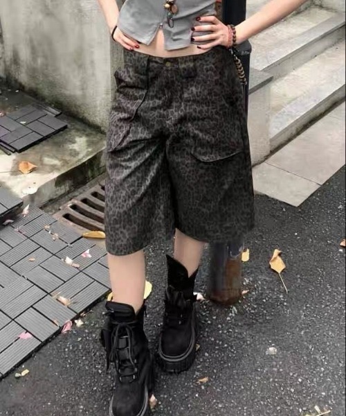 ViViDAY（ビビデー）の「レオパード柄デニムハーフパンツ（デニムパンツ・レディース・ダークブラウン・S/M/L）」の6枚目の写真