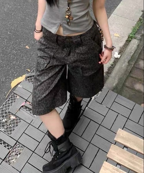 ViViDAY（ビビデー）の「レオパード柄デニムハーフパンツ（デニムパンツ・レディース・ダークブラウン・S/M/L）」の7枚目の写真