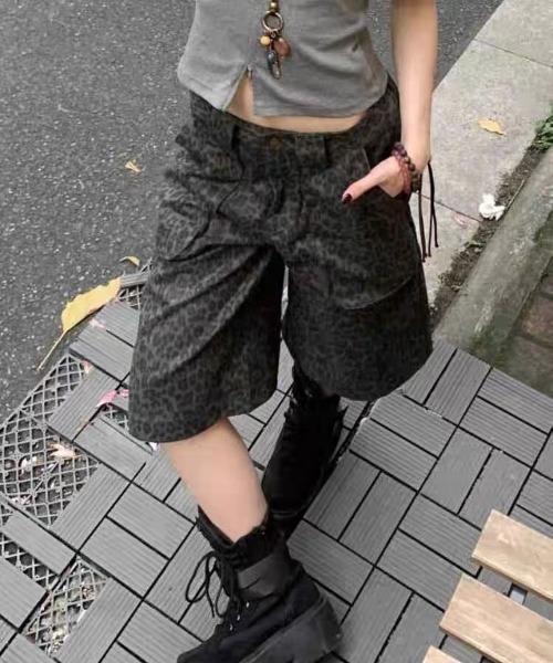 ViViDAY（ビビデー）の「レオパード柄デニムハーフパンツ（デニムパンツ・レディース・ダークブラウン・S/M/L）」の8枚目の写真
