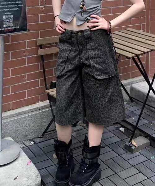 ViViDAY（ビビデー）の「レオパード柄デニムハーフパンツ（デニムパンツ・レディース・ダークブラウン・S/M/L）」の12枚目の写真