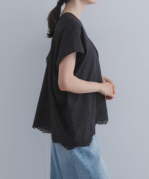URBAN RESEARCH DOORS(アーバンリサーチドアーズ)の「裾刺繍Vネックブラウス(シャツ/ブラウス・レディース・チャコールグレー/ベージュ系その他/オフホワイト・FREE)」の14枚目の写真