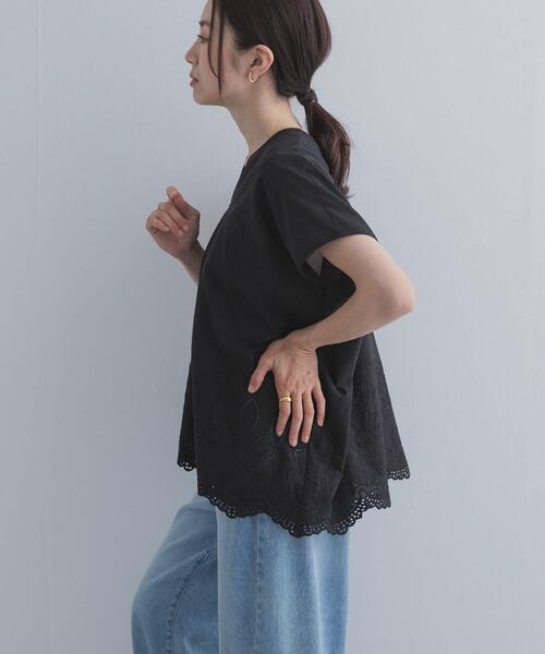 URBAN RESEARCH DOORS(アーバンリサーチドアーズ)の「裾刺繍Vネックブラウス(シャツ/ブラウス・レディース・チャコールグレー/ベージュ系その他/オフホワイト・FREE)」の16枚目の写真