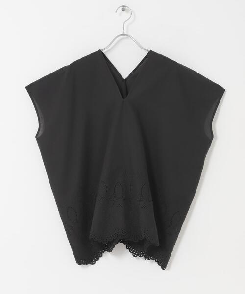 URBAN RESEARCH DOORS(アーバンリサーチドアーズ)の「裾刺繍Vネックブラウス(シャツ/ブラウス・レディース・チャコールグレー/ベージュ系その他/オフホワイト・FREE)」の20枚目の写真