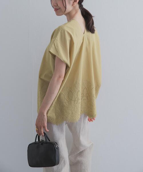 URBAN RESEARCH DOORS(アーバンリサーチドアーズ)の「裾刺繍Vネックブラウス(シャツ/ブラウス・レディース・チャコールグレー/ベージュ系その他/オフホワイト・FREE)」の22枚目の写真