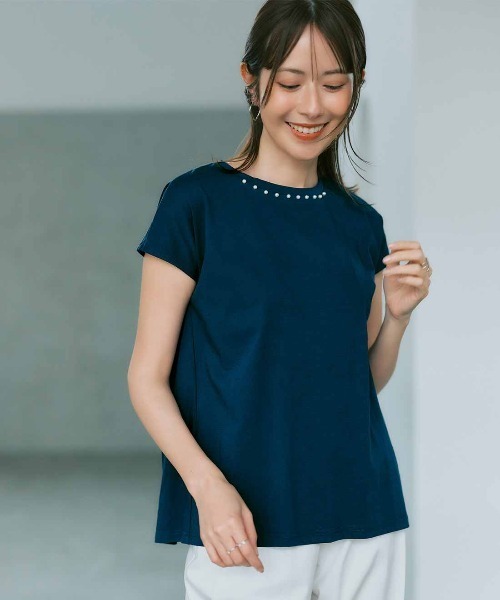 IEDIT(イディット)の「IEDIT UVカット・接触冷感機能がうれしい アクセ要らずで首もと華やぐ まるでネックレストップス(Tシャツ/カットソー・レディース・ホワイト/ネイビー/ブラック・M/L/LL)」の3枚目の写真