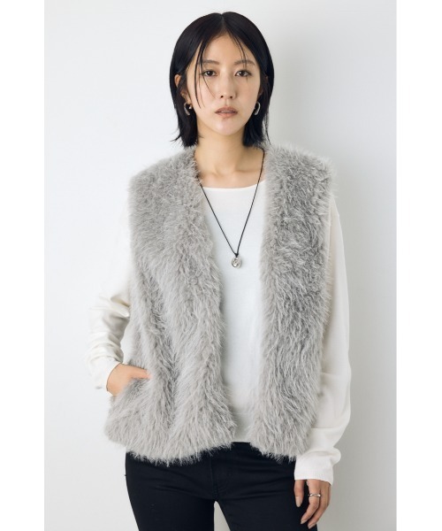 AZUL by moussy（アズールバイマウジー）の「【着丈バリエ】ミックスファーベスト（ベスト・レディース・アイボリー/ベージュ/グレー/ブラック・SMALL/MEDIUM）」の3枚目の写真