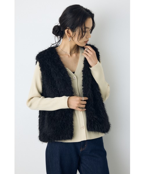 AZUL by moussy（アズールバイマウジー）の「【着丈バリエ】ミックスファーベスト（ベスト・レディース・アイボリー/ベージュ/グレー/ブラック・SMALL/MEDIUM）」の2枚目の写真