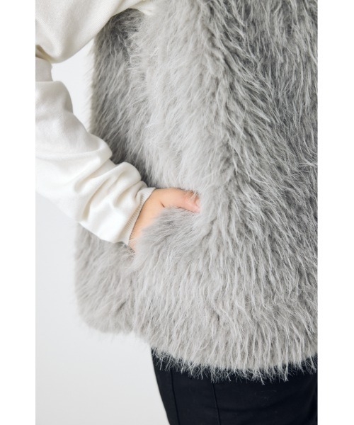 AZUL by moussy（アズールバイマウジー）の「【着丈バリエ】ミックスファーベスト（ベスト・レディース・アイボリー/ベージュ/グレー/ブラック・SMALL/MEDIUM）」の21枚目の写真