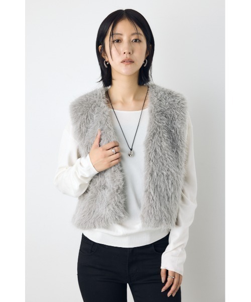 AZUL by moussy（アズールバイマウジー）の「【着丈バリエ】ミックスファーベスト（ベスト・レディース・アイボリー/ベージュ/グレー/ブラック・SMALL/MEDIUM）」の13枚目の写真