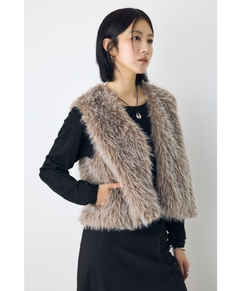 AZUL by moussy（アズールバイマウジー）の「【着丈バリエ】ミックスファーベスト（ベスト・レディース・アイボリー/ベージュ/グレー/ブラック・SMALL/MEDIUM）」の15枚目の写真