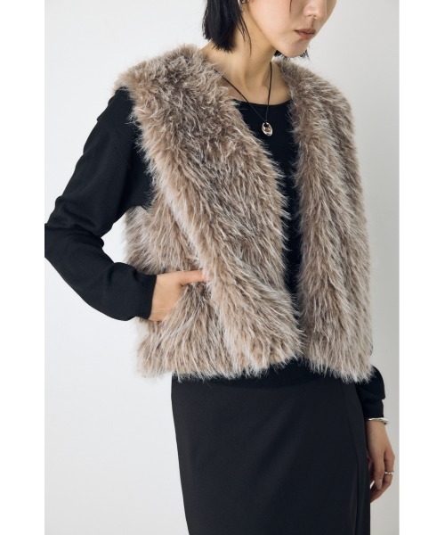 AZUL by moussy（アズールバイマウジー）の「【着丈バリエ】ミックスファーベスト（ベスト・レディース・アイボリー/ベージュ/グレー/ブラック・SMALL/MEDIUM）」の16枚目の写真
