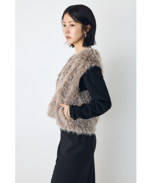 AZUL by moussy（アズールバイマウジー）の「【着丈バリエ】ミックスファーベスト（ベスト・レディース・アイボリー/ベージュ/グレー/ブラック・SMALL/MEDIUM）」の5枚目の写真
