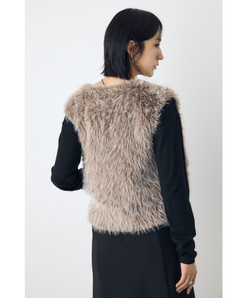 AZUL by moussy（アズールバイマウジー）の「【着丈バリエ】ミックスファーベスト（ベスト・レディース・アイボリー/ベージュ/グレー/ブラック・SMALL/MEDIUM）」の6枚目の写真