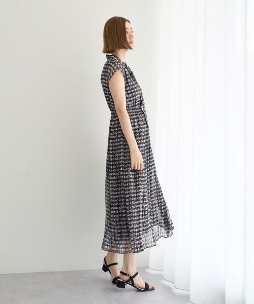YECCA VECCA(イェッカヴェッカ)の「チェック柄ボウタイプリーツワンピース(ワンピース・レディース・ブラック/ボルドー・FREE)」の15枚目の写真