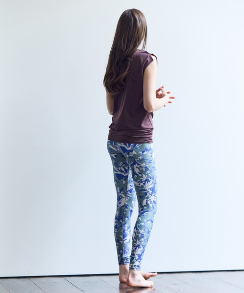 Julier Yoga and Relax(ジュリエヨガアンドリラックス)の「Julier (定番)Ecocoベア天竺チュニック(Tシャツ/カットソー・レディース・ブラウン/ブラック/ラベンダー/ホワイト・1/0)」の9枚目の写真