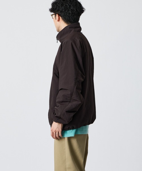 FRED PERRY（フレッドペリー）の「【WEB先行予約】[FRED PERRY/フレッドペリー] 別注 ナイロン シェルジャケット（ブルゾン・レディース・ダークブラウン/ブラック・S/M/L/XL）」の4枚目の写真
