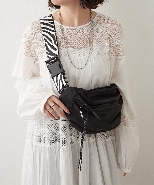 Remind me and forever(リマインドミーアンドフォーエバー)の「【WEB限定】アニマルティムボディBAG(ボディバッグ/ウエストポーチ・レディース・ドット/ゼブラ・FREE)」の4枚目の写真