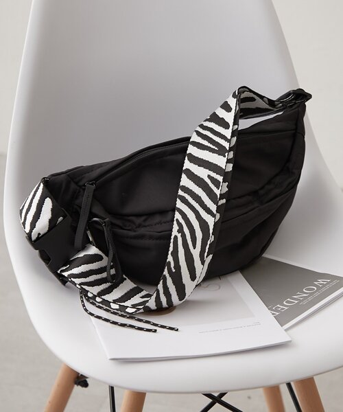 Remind me and forever(リマインドミーアンドフォーエバー)の「【WEB限定】アニマルティムボディBAG(ボディバッグ/ウエストポーチ・レディース・ドット/ゼブラ・FREE)」の7枚目の写真