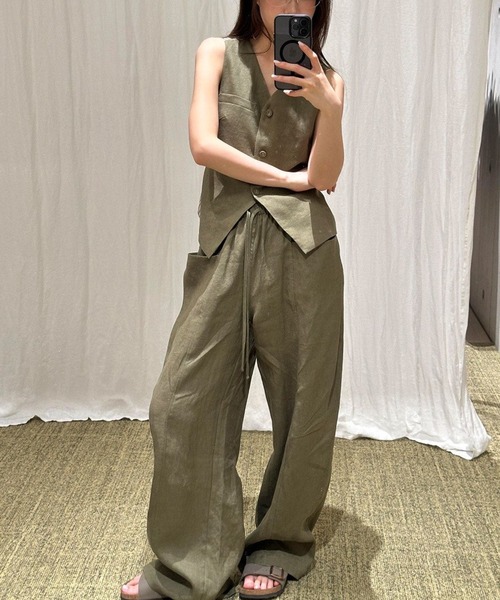 FAVORITO(ファヴォリート)の「ノースリーブトップスパンツセットアップ(セットアップ・レディース・カーキ・S/M/L/XL)」の1枚目の写真