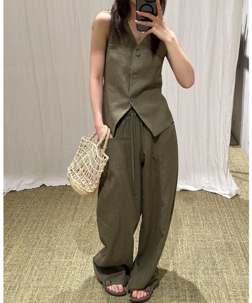 FAVORITO(ファヴォリート)の「ノースリーブトップスパンツセットアップ(セットアップ・レディース・カーキ・S/M/L/XL)」の3枚目の写真