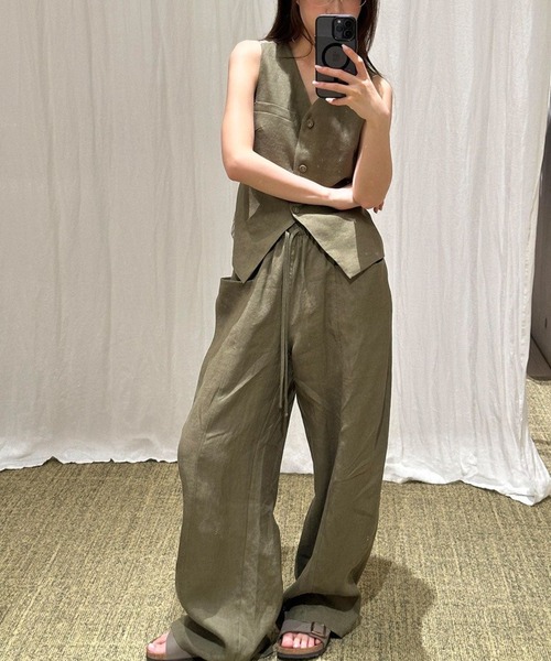 FAVORITO(ファヴォリート)の「ノースリーブトップスパンツセットアップ(セットアップ・レディース・カーキ・S/M/L/XL)」の2枚目の写真