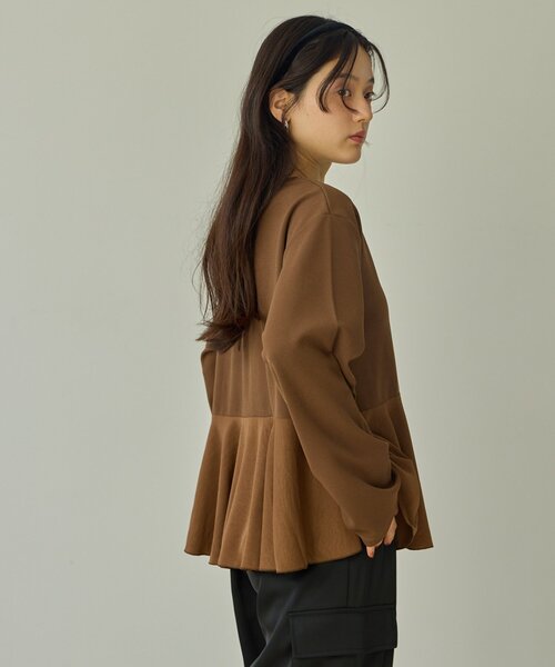 DISCOAT(ディスコート)の「【Noka】カットジョーゼットペプラムプルオーバー《WEB限定》(Tシャツ/カットソー・レディース・ブラック/ブラウン/オフホワイト・FREE)」の16枚目の写真